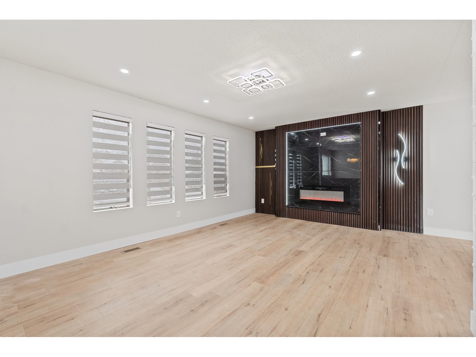 3350 Clearbrook Road, Abbotsford, British Columbia  V2T 4T4 - Photo 3 - R2996033