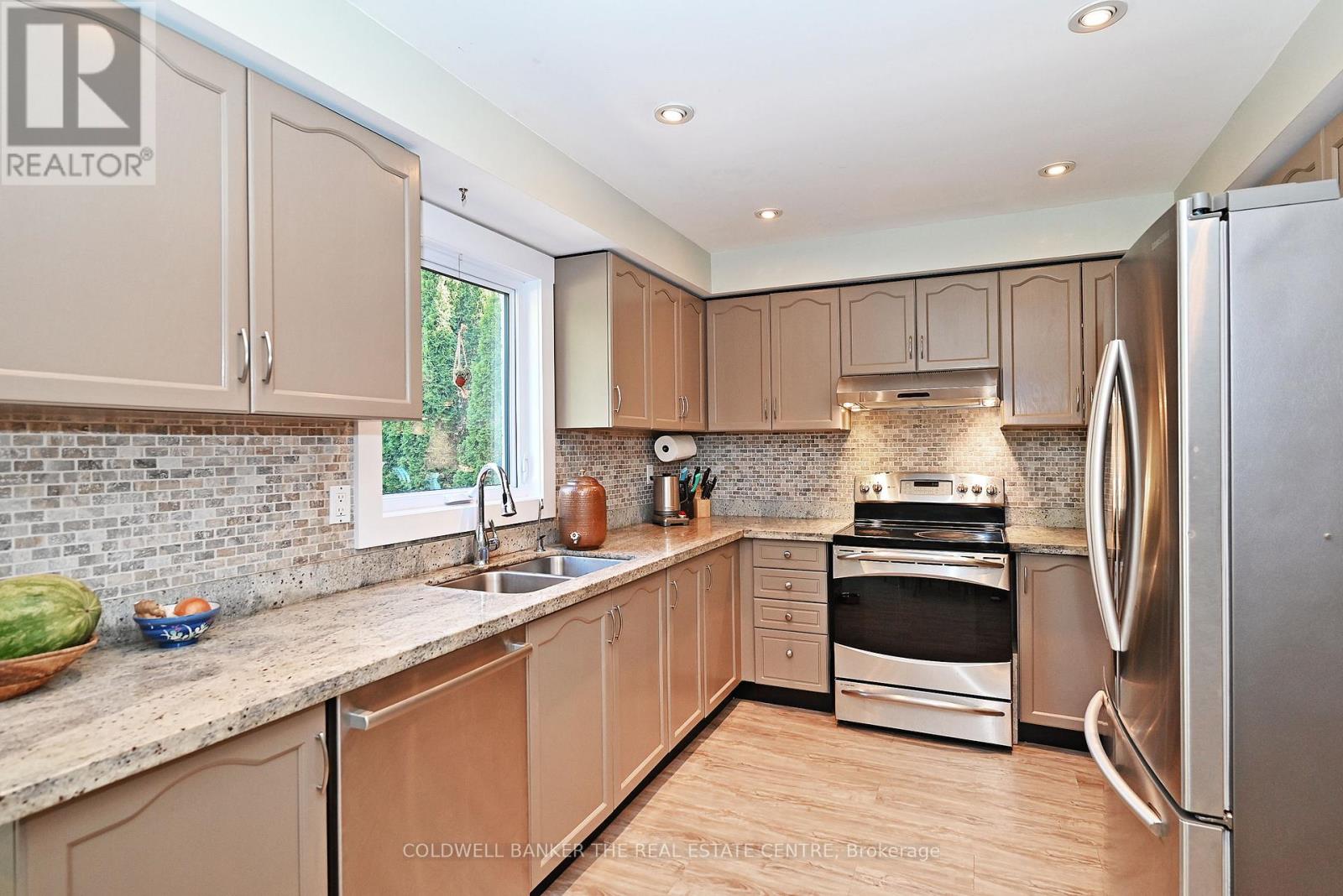 738 Leslie Valley Drive, Newmarket, Ontario  L3Y 7J3 - Photo 12 - N12138322