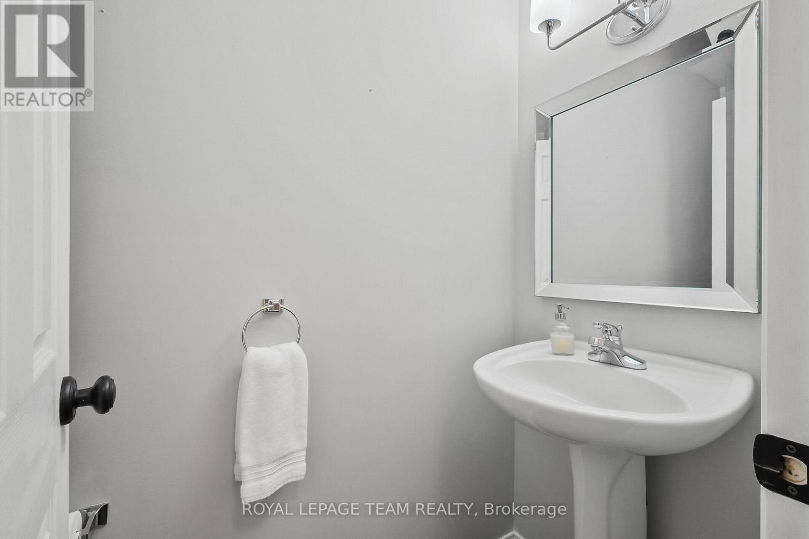 2072 Dunollie Crescent, Ottawa, Ontario  K2W 1H6 - Photo 22 - X12158345