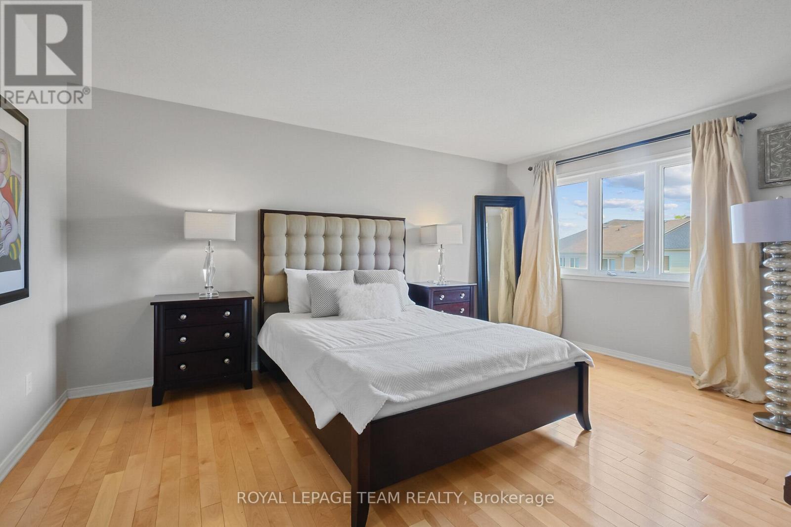 2072 Dunollie Crescent, Ottawa, Ontario  K2W 1H6 - Photo 5 - X12158345