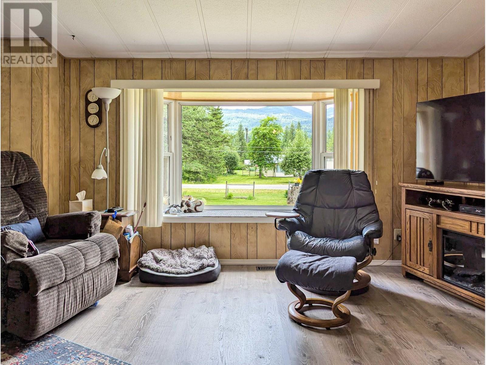 1132 CAROLINE Road, Clearwater, BC V0E1N2