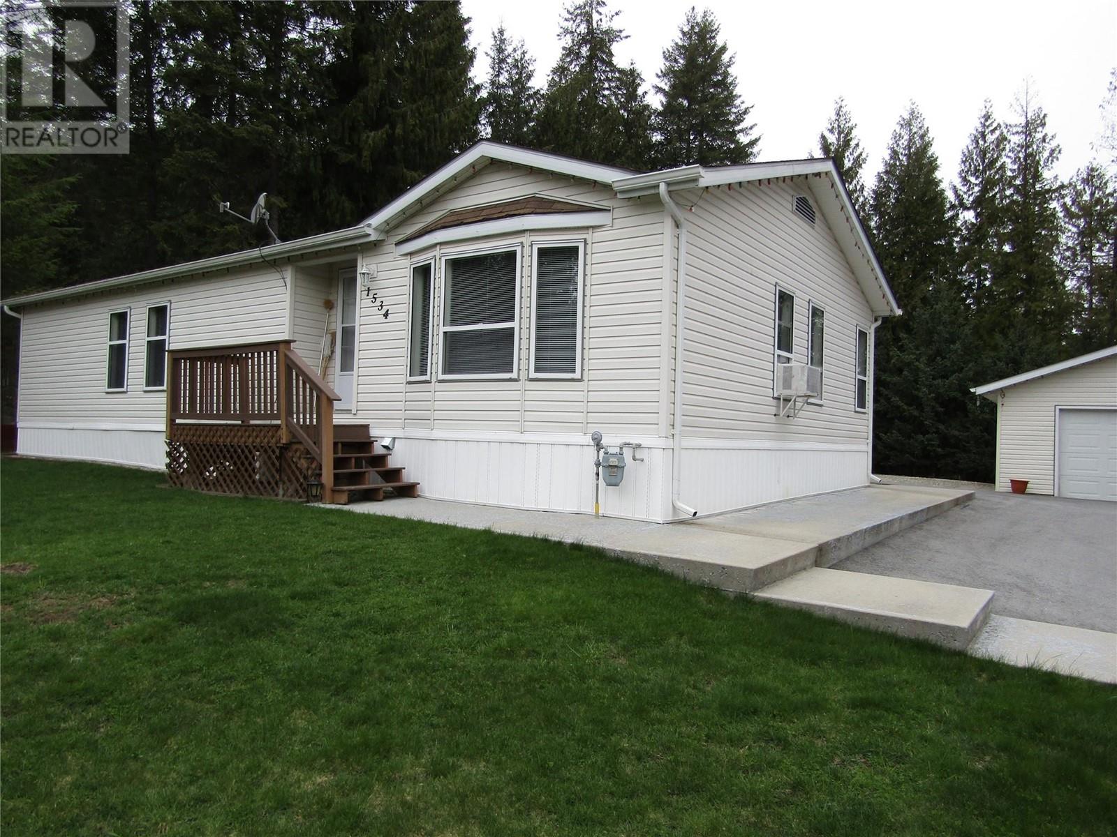 1534 Mcintyre Road, Christina Lake, British Columbia  V0H 1E0 - Photo 1 - 10348408