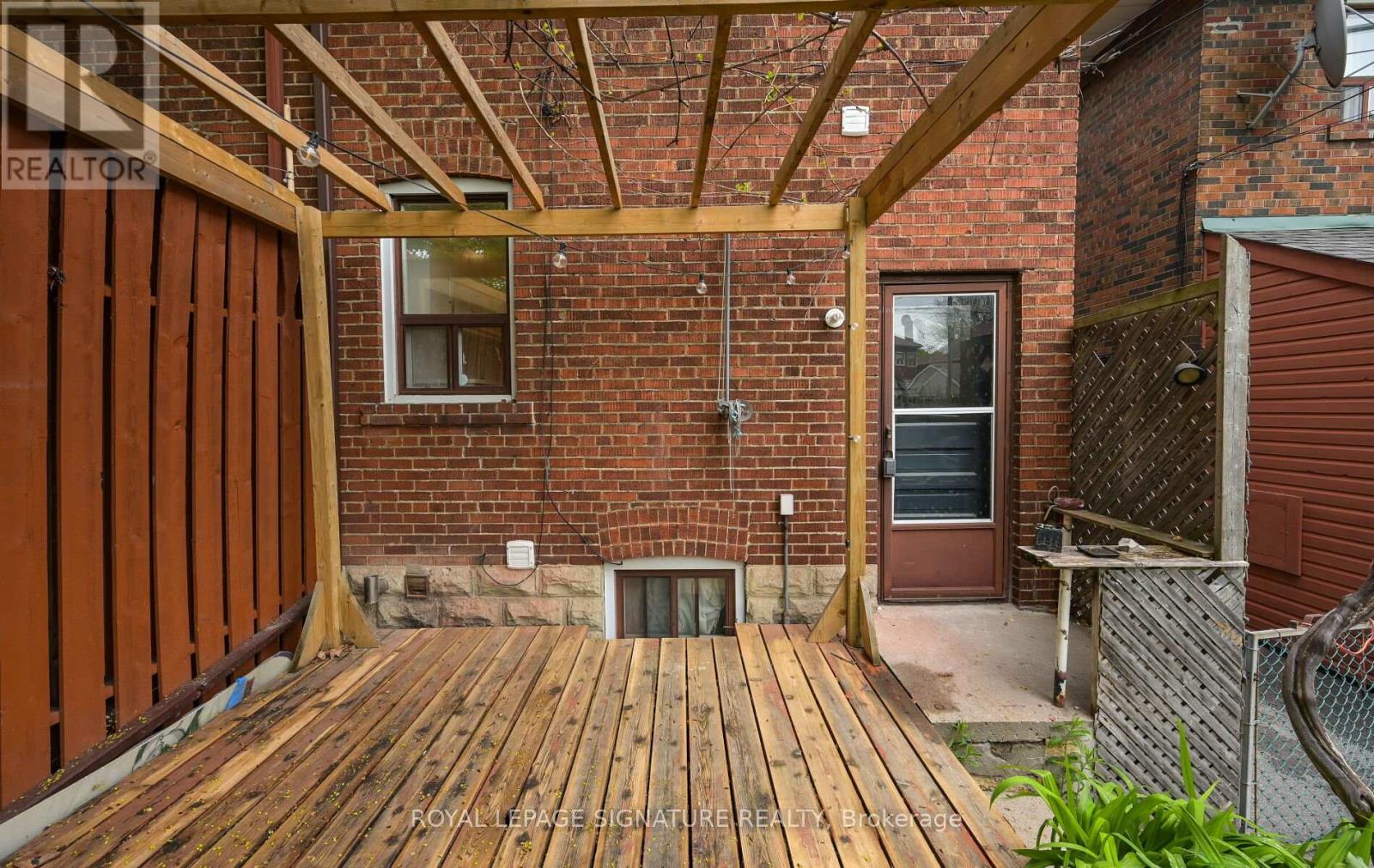 26 Hector Avenue, Toronto, Ontario  M6G 3G3 - Photo 30 - C12158984