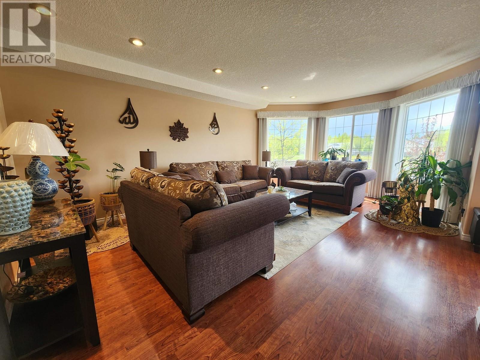 Property at 6808 WESTGATE AVENUE image 4