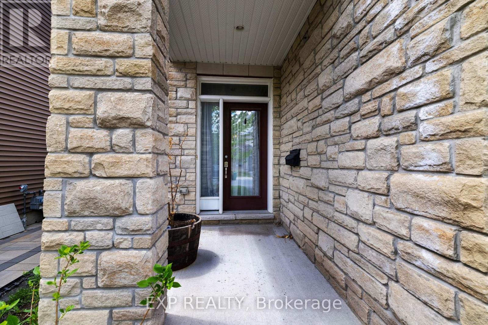 613 Willowmere Way, Ottawa, Ontario  K1T 0K2 - Photo 3 - X12159029