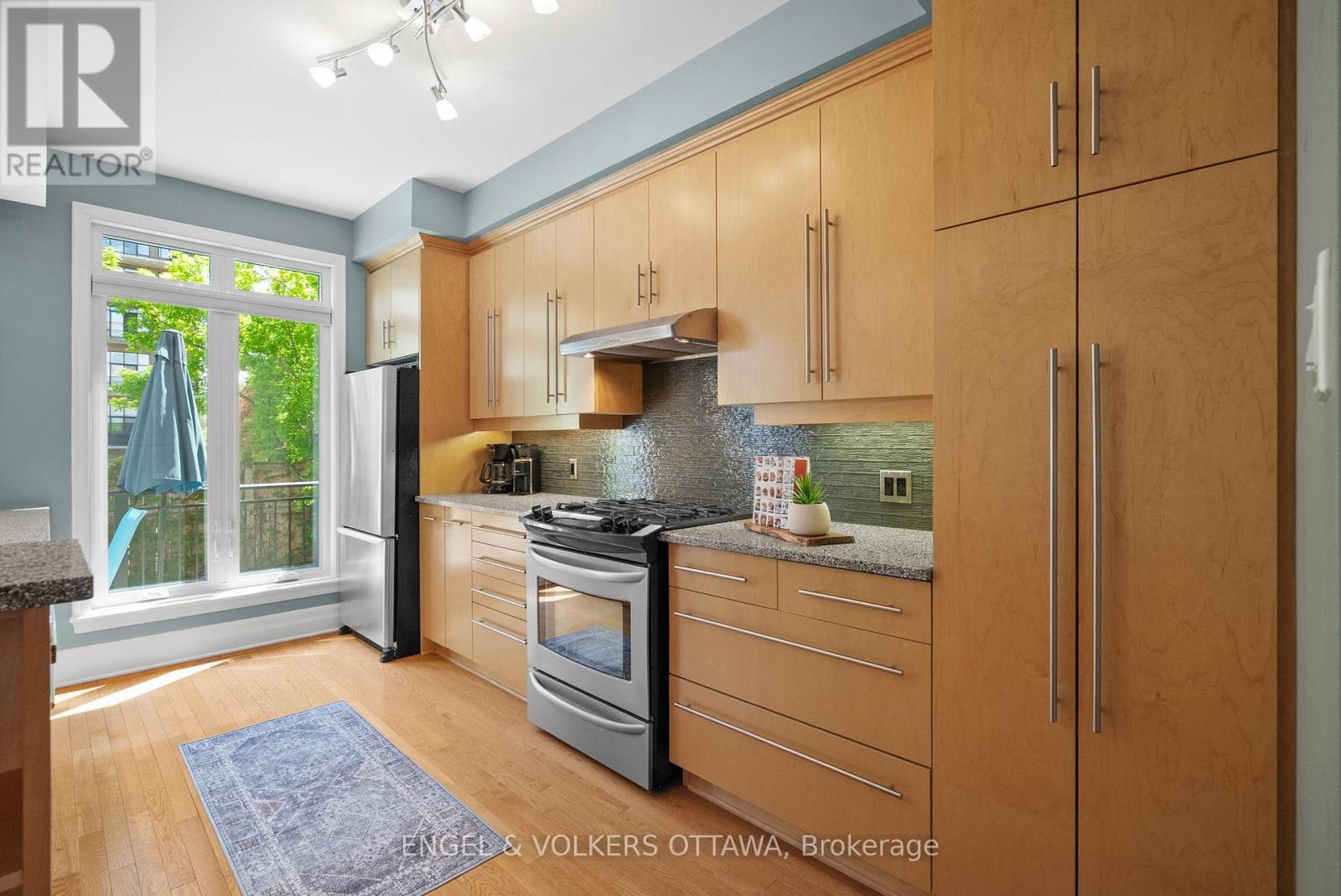 106 Tay Street, Ottawa, Ontario  K2A 4H3 - Photo 13 - X12159471