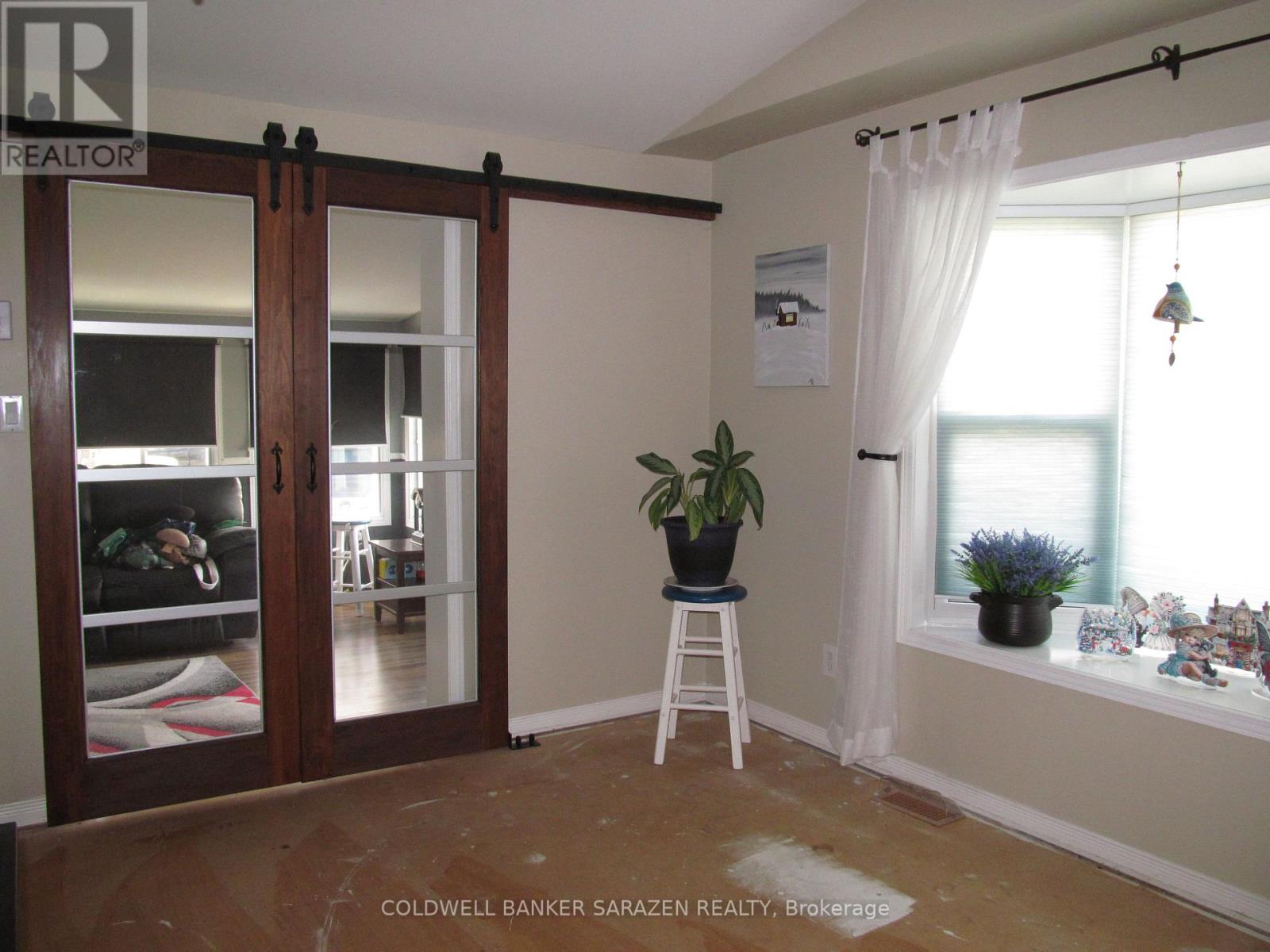21 Lakefront Lane, Mcnab/braeside, Ontario  K0A 3L0 - Photo 11 - X12138511