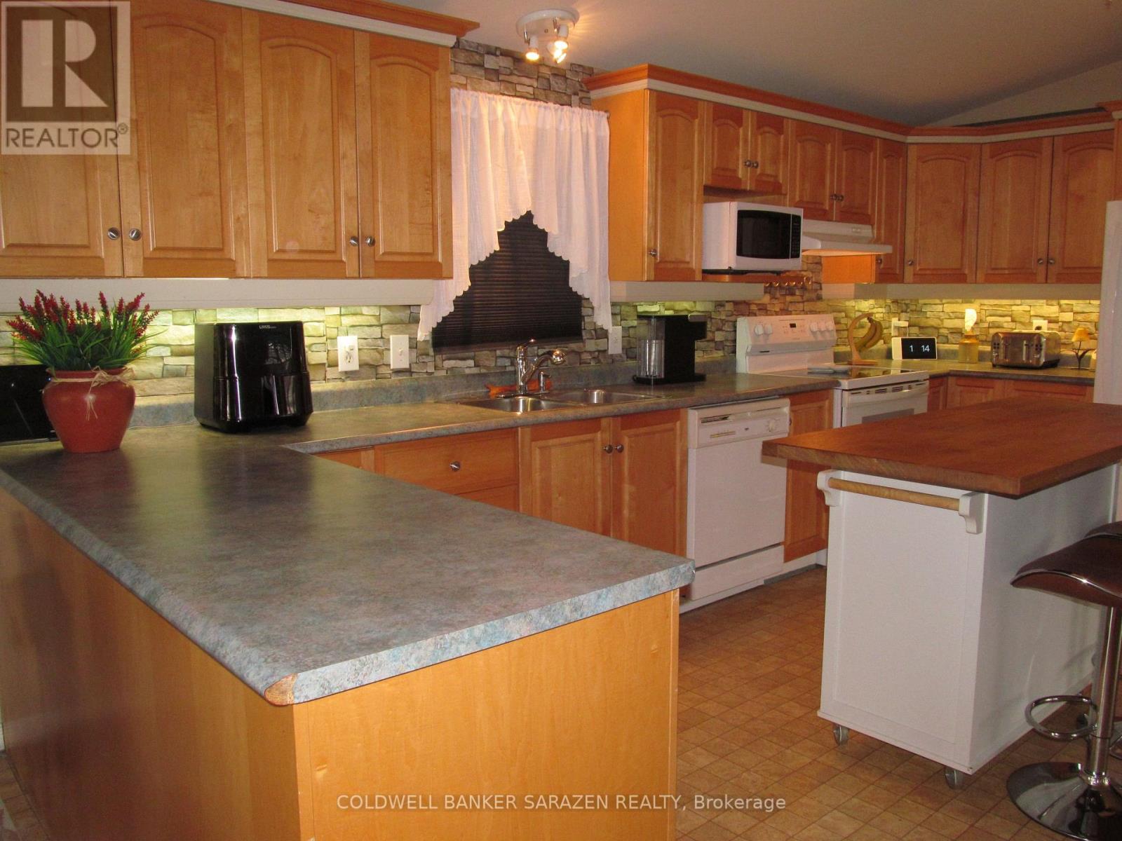 21 Lakefront Lane, Mcnab/braeside, Ontario  K0A 3L0 - Photo 17 - X12138511