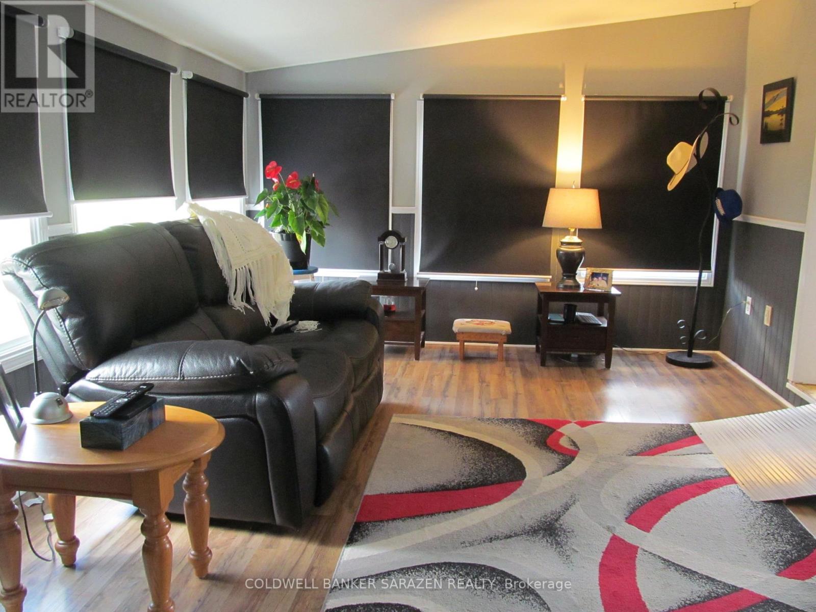 21 Lakefront Lane, Mcnab/braeside, Ontario  K0A 3L0 - Photo 16 - X12138511