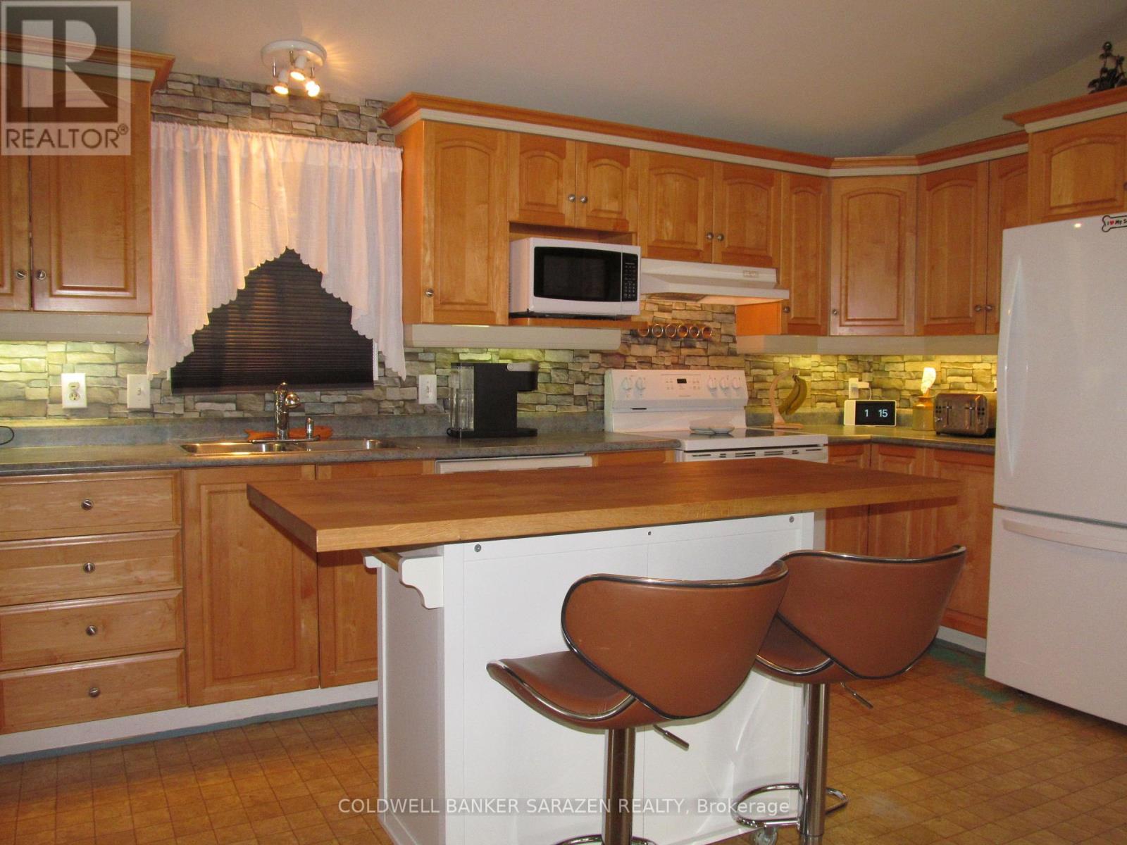 21 Lakefront Lane, Mcnab/braeside, Ontario  K0A 3L0 - Photo 19 - X12138511