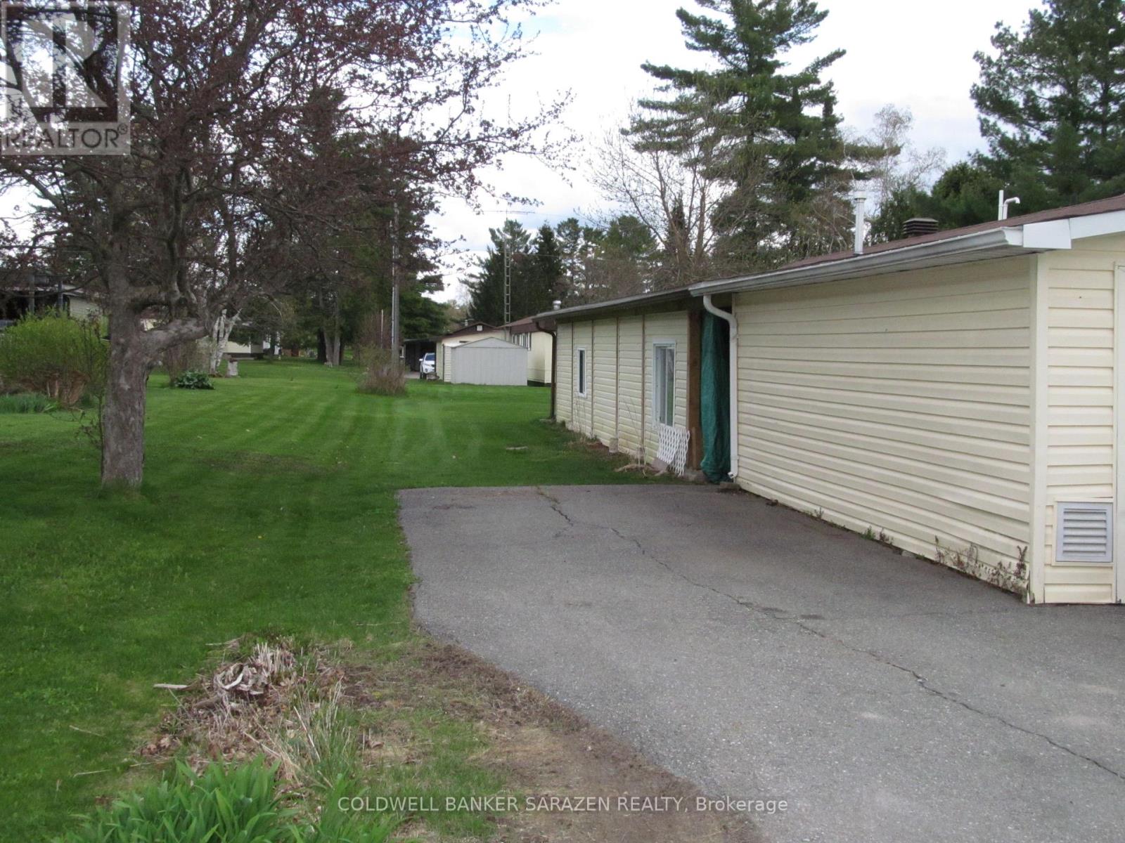 21 Lakefront Lane, Mcnab/braeside, Ontario  K0A 3L0 - Photo 29 - X12138511