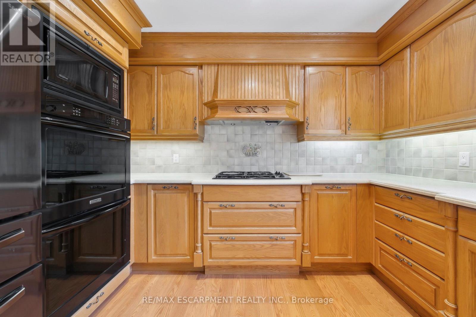 2008 Grenville Drive, Oakville, Ontario  L6H 3Z3 - Photo 13 - W12154585