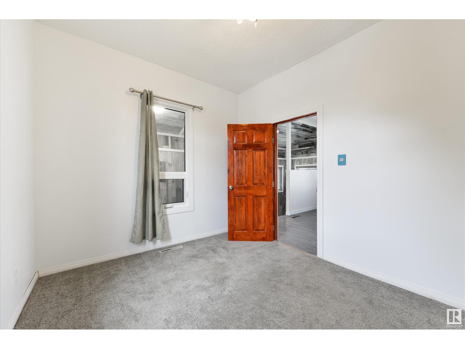 Property at 12214 48 ST NW image 1