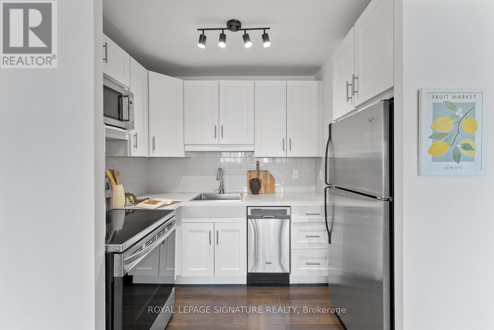 2217 - 40 Homewood Avenue, Toronto, Ontario  M4Y 2K2 - Photo 13 - C12159215