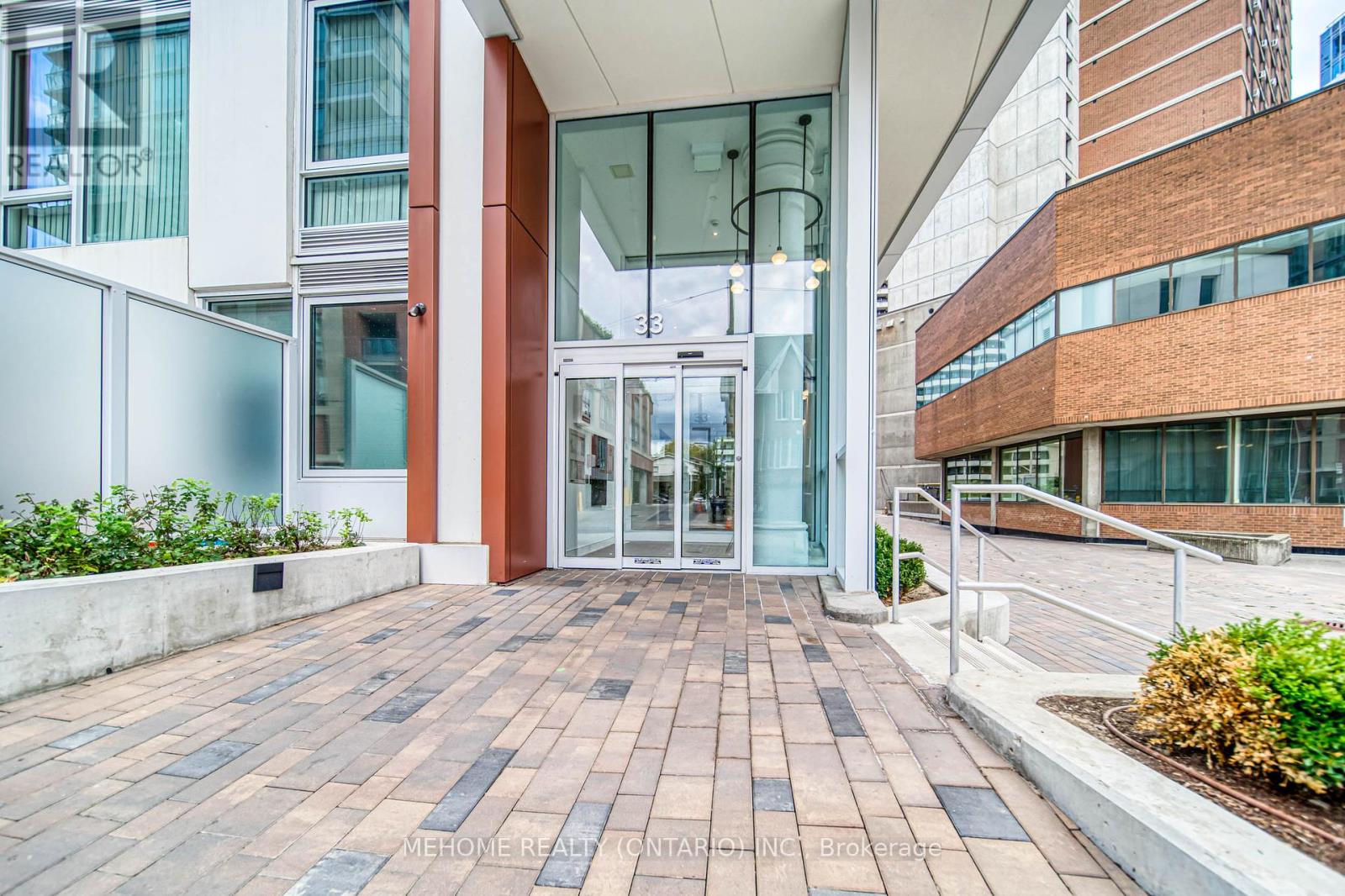 1810 - 33 Helendale Avenue, Toronto, Ontario  M4R 0A4 - Photo 3 - C12159227