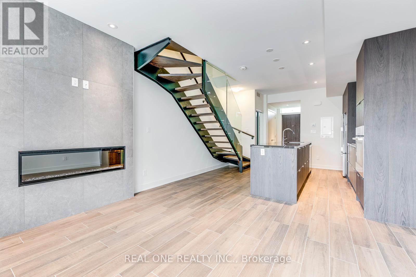 42 Sonic Way, Toronto, Ontario  M3C 0P3 - Photo 14 - C12159253