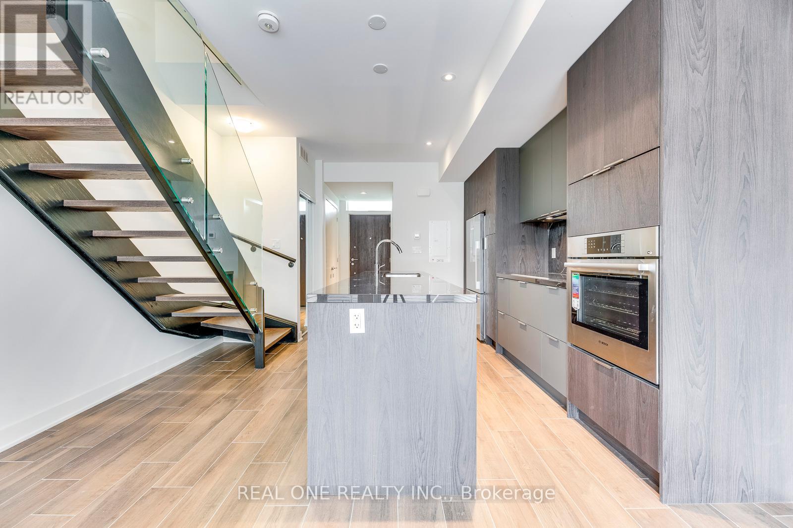 42 Sonic Way, Toronto, Ontario  M3C 0P3 - Photo 16 - C12159253