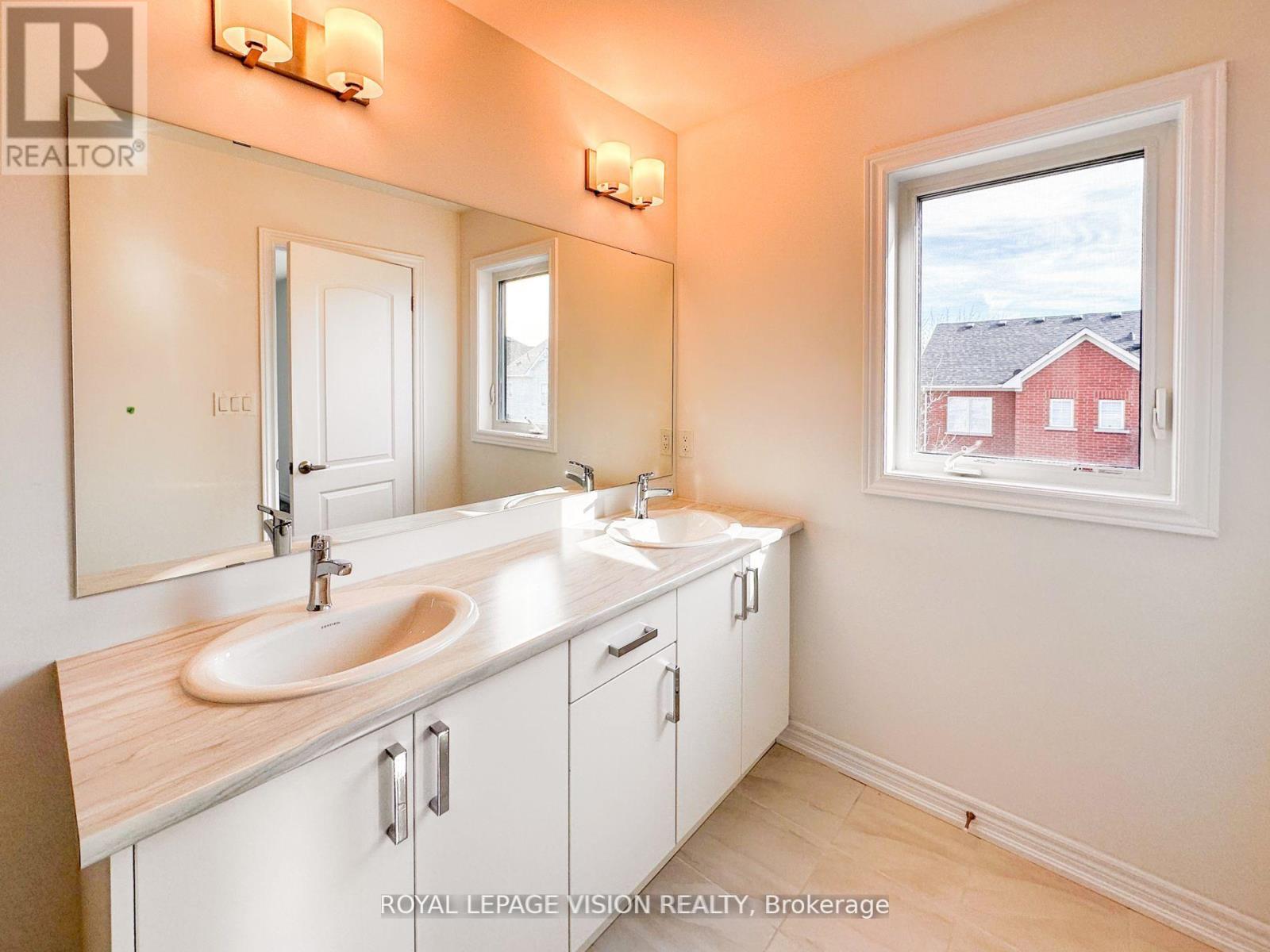 21 Sorbara Way, Whitby, Ontario  L1M 0M4 - Photo 7 - E12159210
