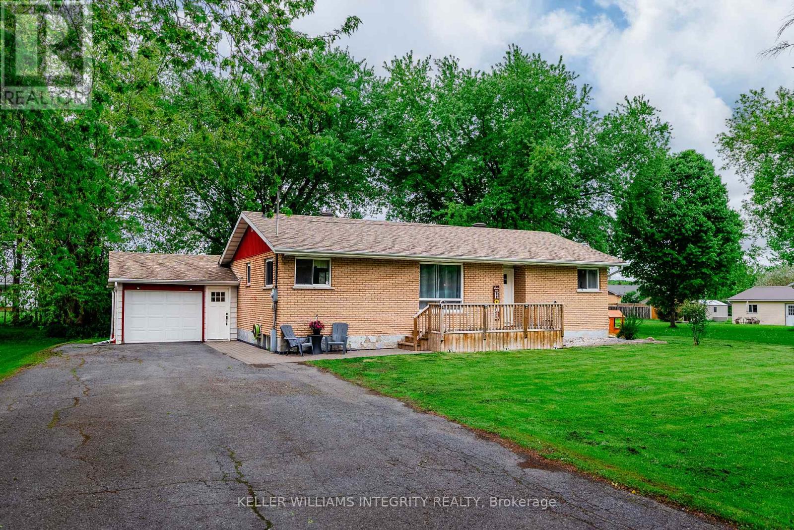 18233 Glen Road, South Glengarry, Ontario  K0C 2J0 - Photo 1 - X12159263