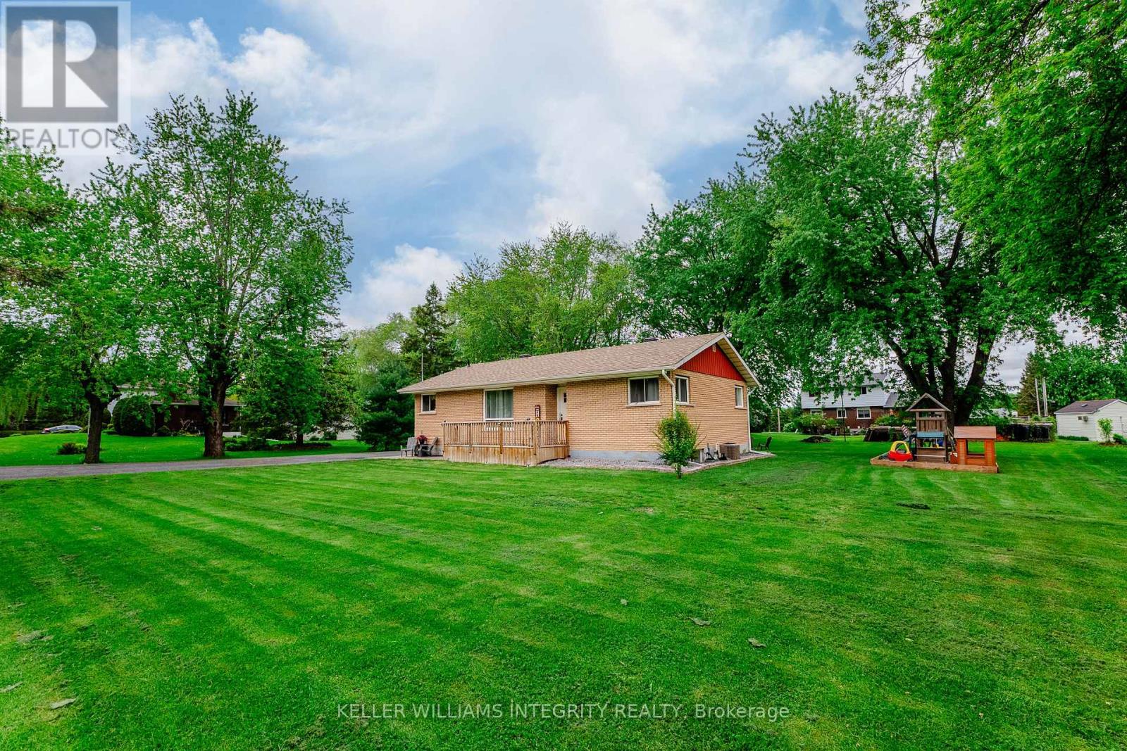 18233 Glen Road, South Glengarry, Ontario  K0C 2J0 - Photo 4 - X12159263