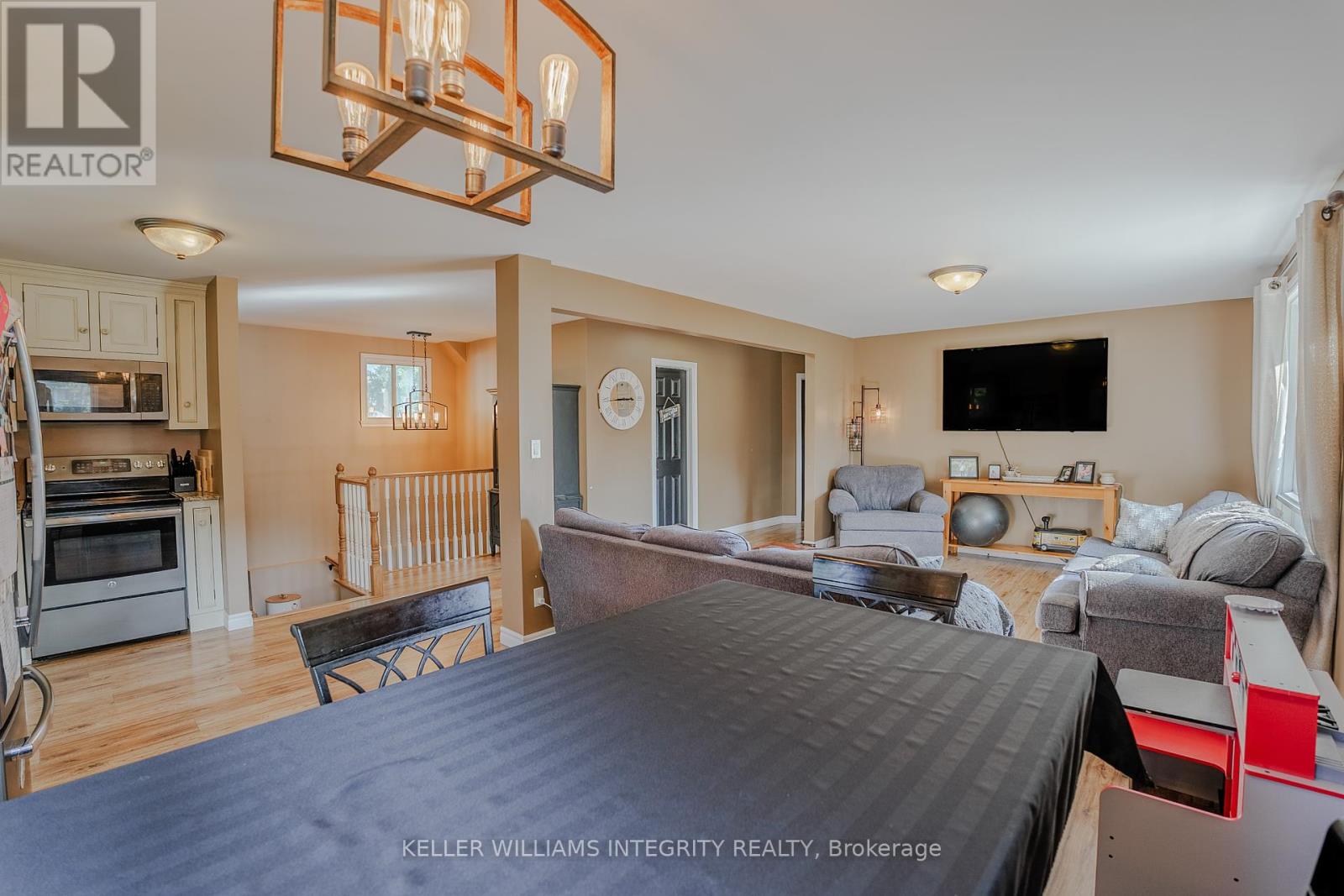 18233 Glen Road, South Glengarry, Ontario  K0C 2J0 - Photo 9 - X12159263