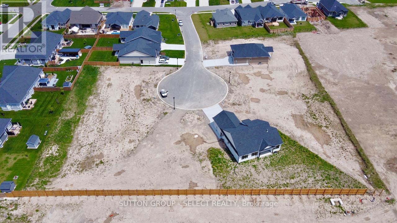10 Lois Court, Lambton Shores, Ontario  N0M 1T0 - Photo 46 - X11905989
