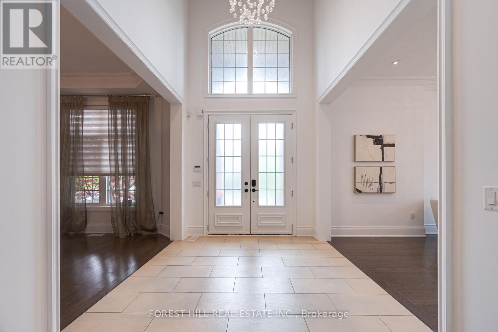 Property at 101 GLENHERON CRESCENT image 3