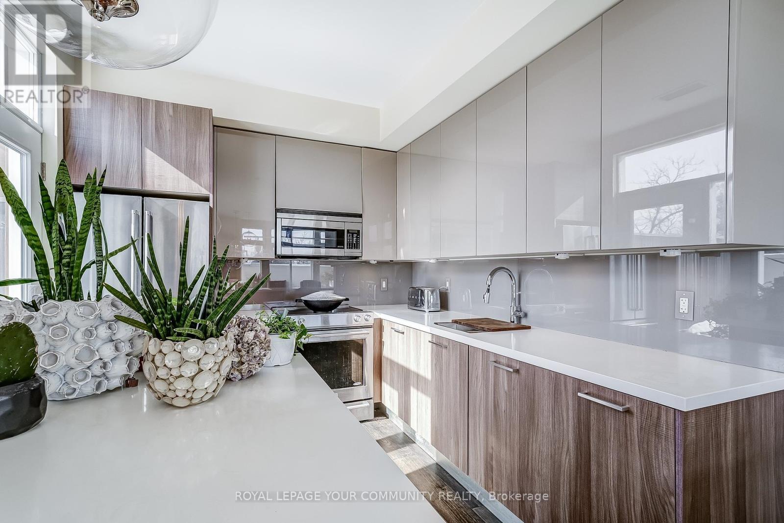 402 - 64 Wells Street, Aurora, Ontario  L4G 1S9 - Photo 14 - N12159252