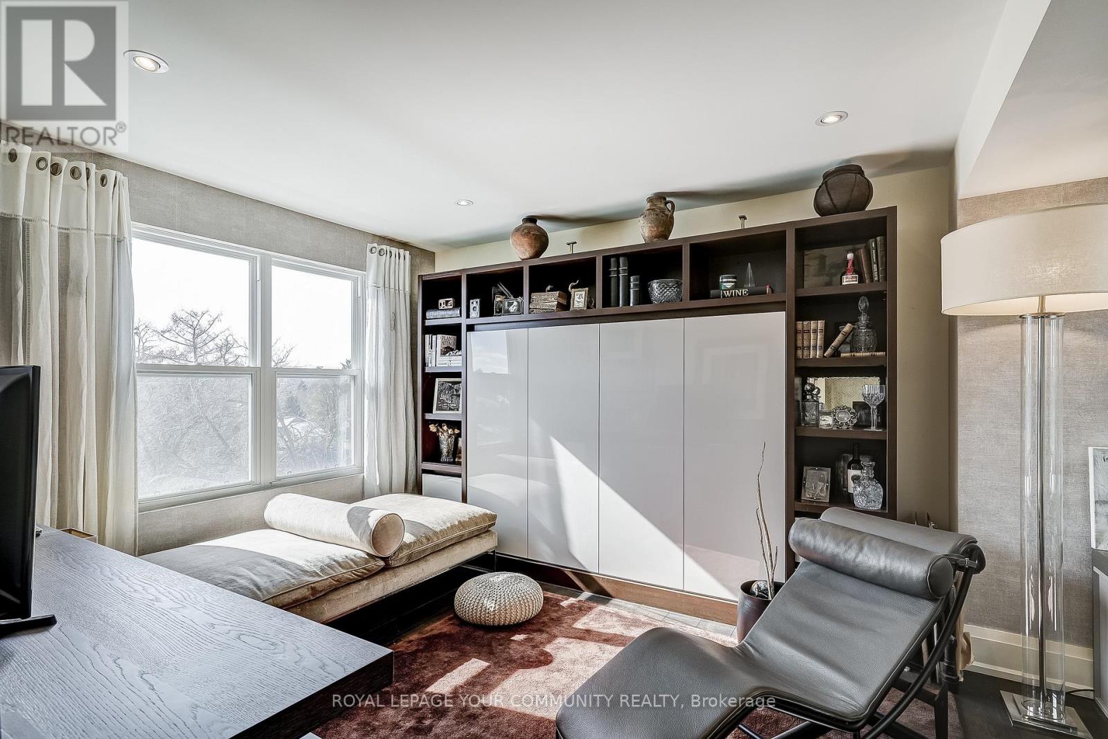 402 - 64 Wells Street, Aurora, Ontario  L4G 1S9 - Photo 22 - N12159252