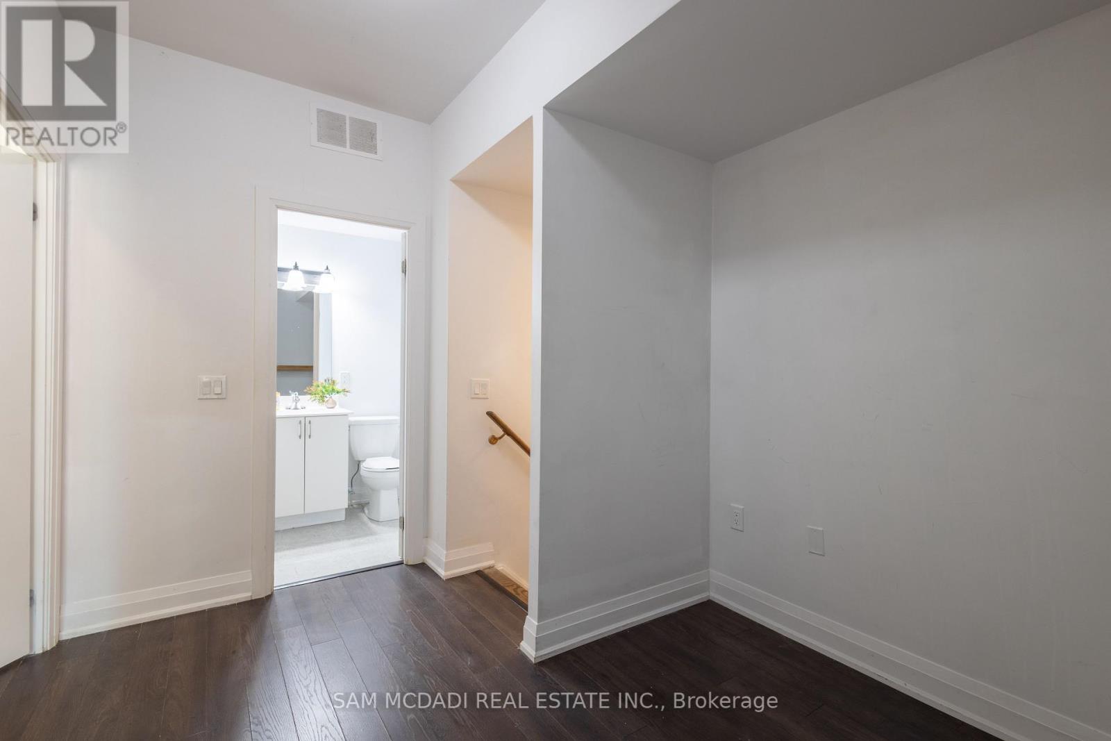 F402 - 26 Coles Avenue, Vaughan, Ontario  L4L 0J1 - Photo 21 - N12159254