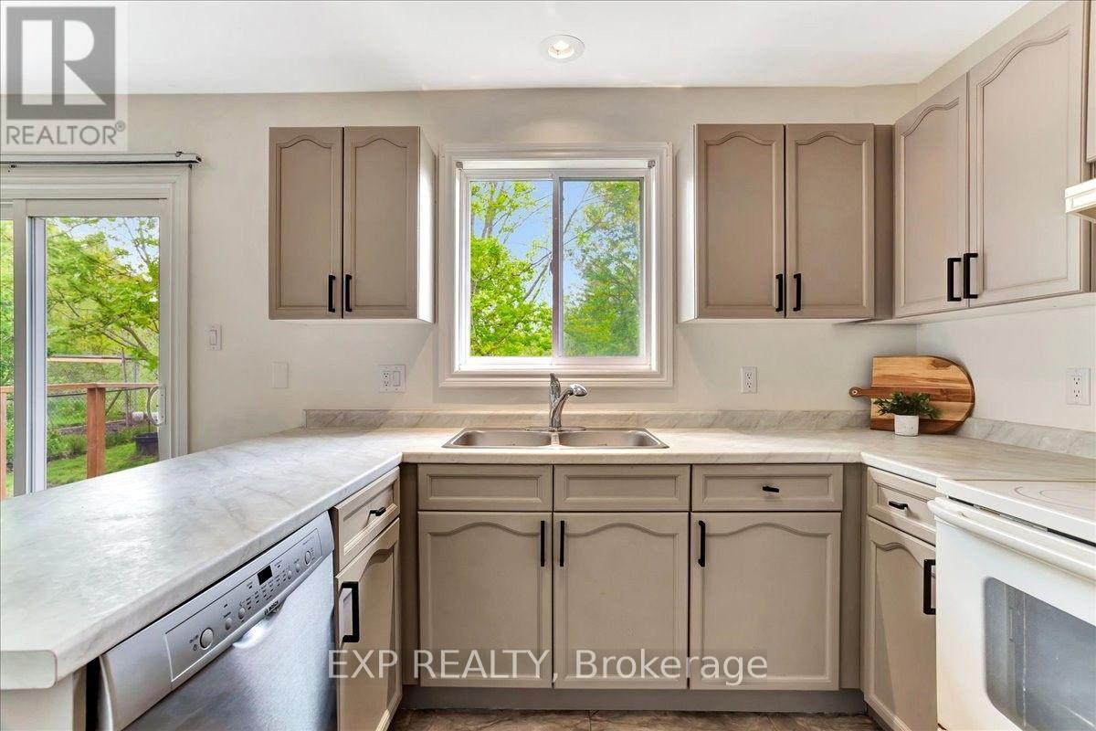 10 Wallwins Way, Barrie, Ontario  L4N 8M1 - Photo 10 - S12159219
