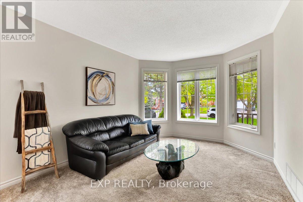 10 Wallwins Way, Barrie, Ontario  L4N 8M1 - Photo 5 - S12159219