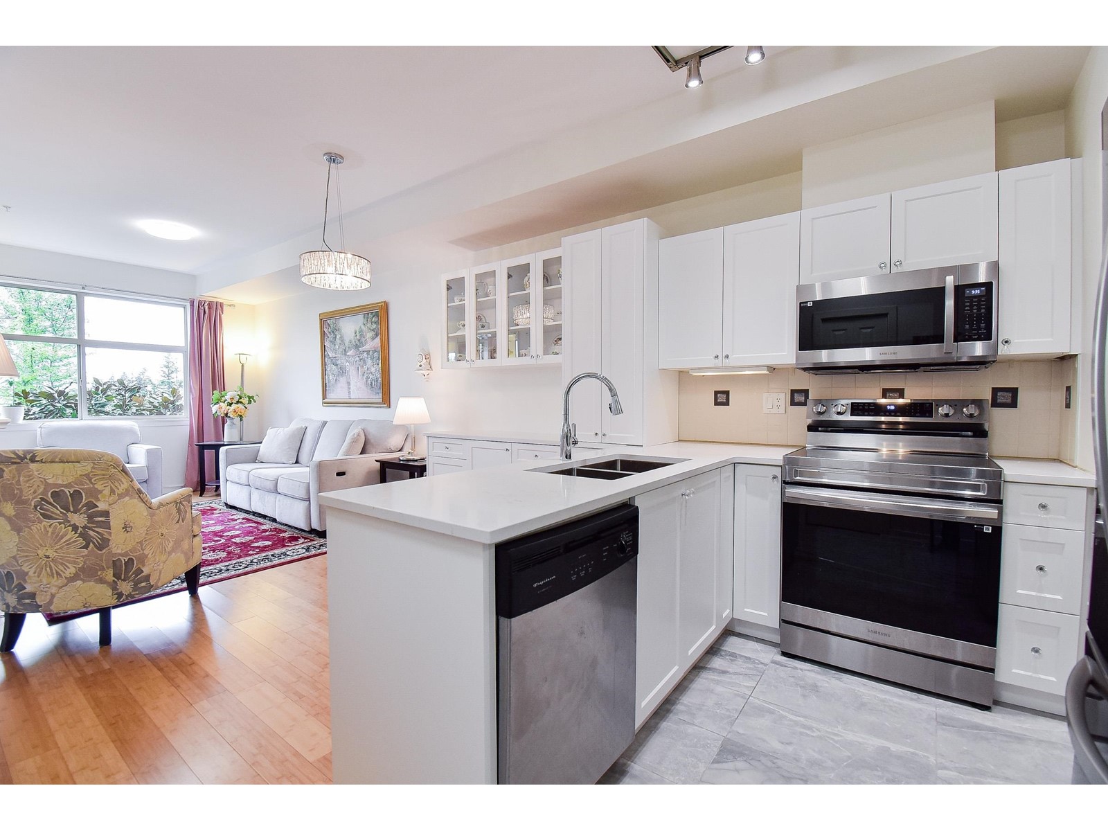 Property at 204 2511 KING GEORGE BOULEVARD image 4
