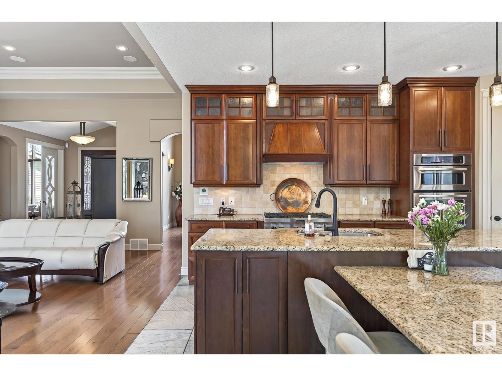 Property at 98 LANCASTER CR image 2