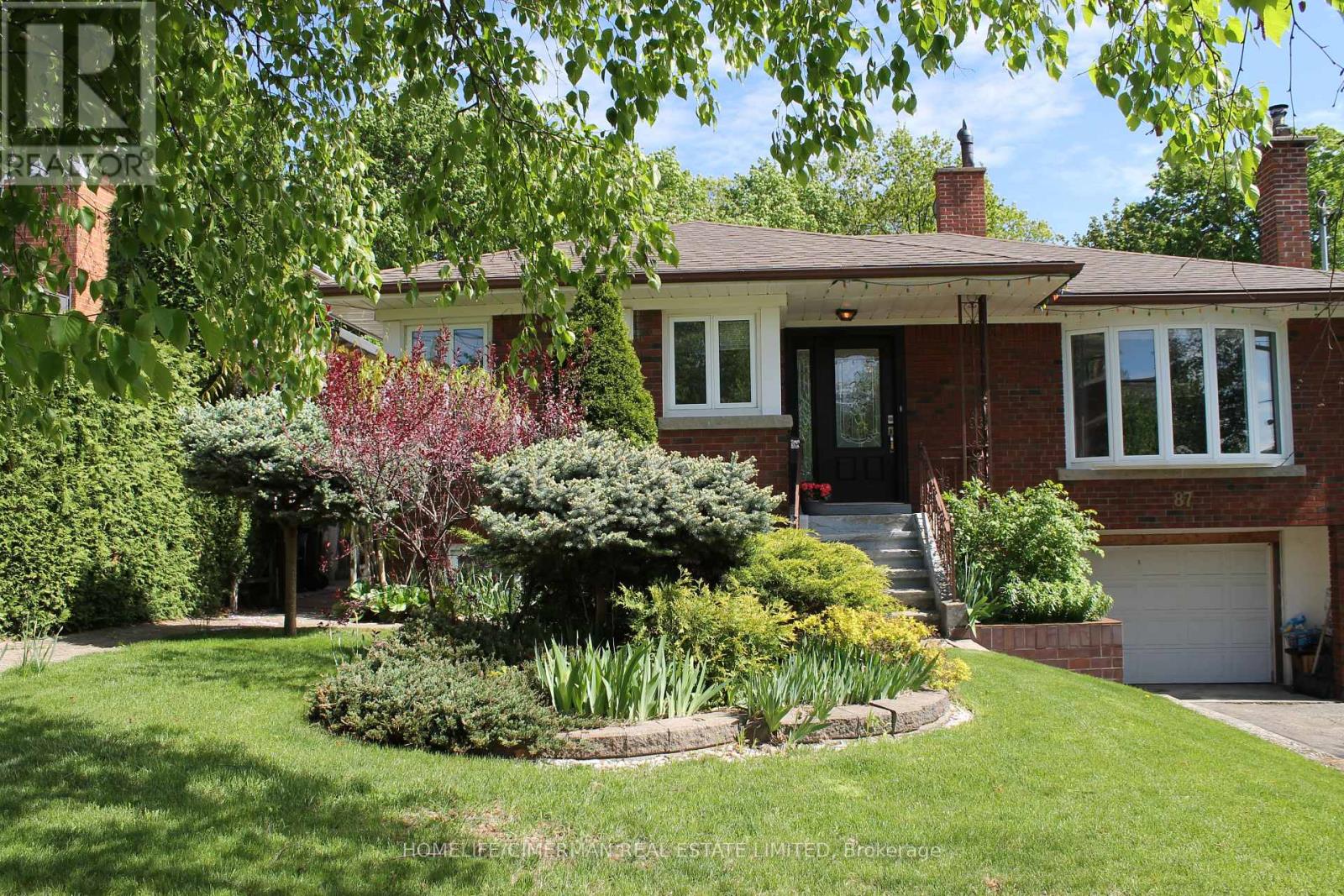 87 Flamborough Drive, Toronto, Ontario  M6M 2R8 - Photo 2 - W12159195