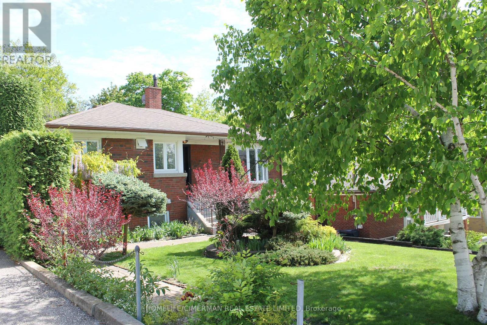87 Flamborough Drive, Toronto, Ontario  M6M 2R8 - Photo 3 - W12159195