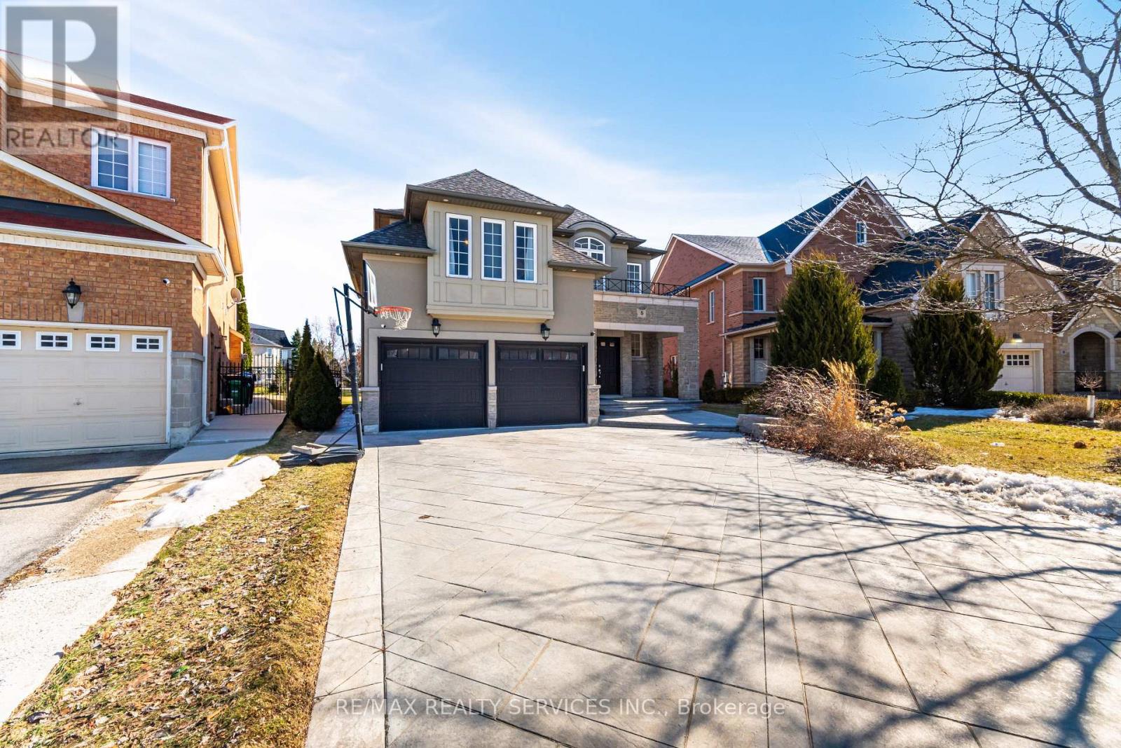 5 Belleville Drive, Brampton, Ontario  L6P 1V7 - Photo 1 - W12159198
