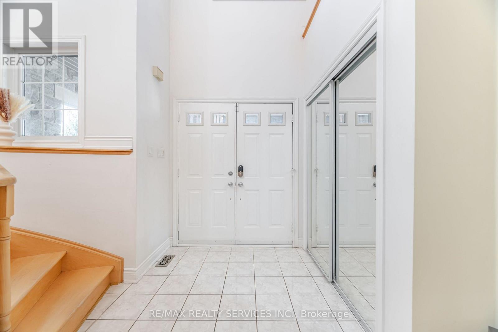 5 Belleville Drive, Brampton, Ontario  L6P 1V7 - Photo 3 - W12159198