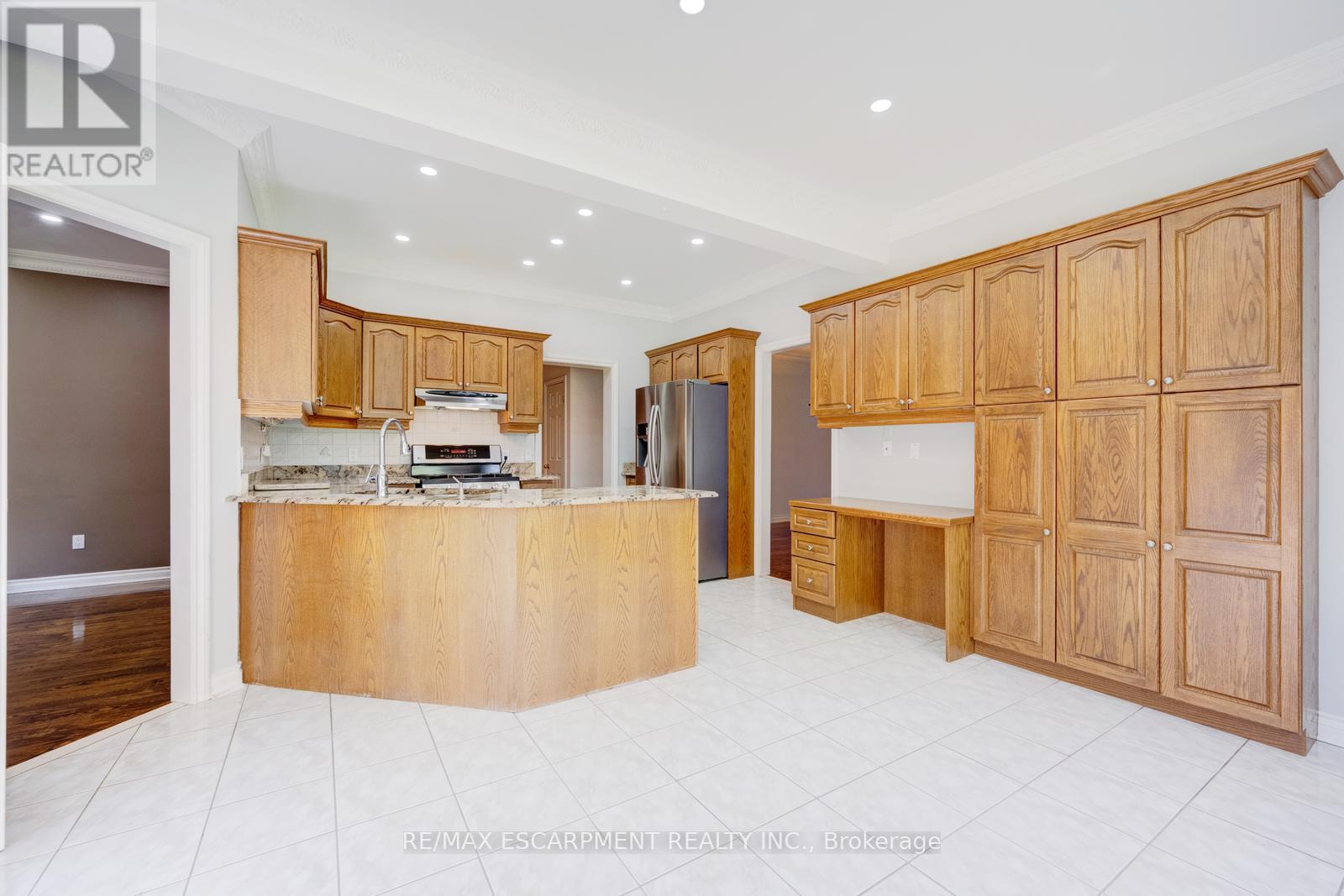 2031 Eckland Court, Mississauga, Ontario  L5L 5W5 - Photo 12 - W12159199