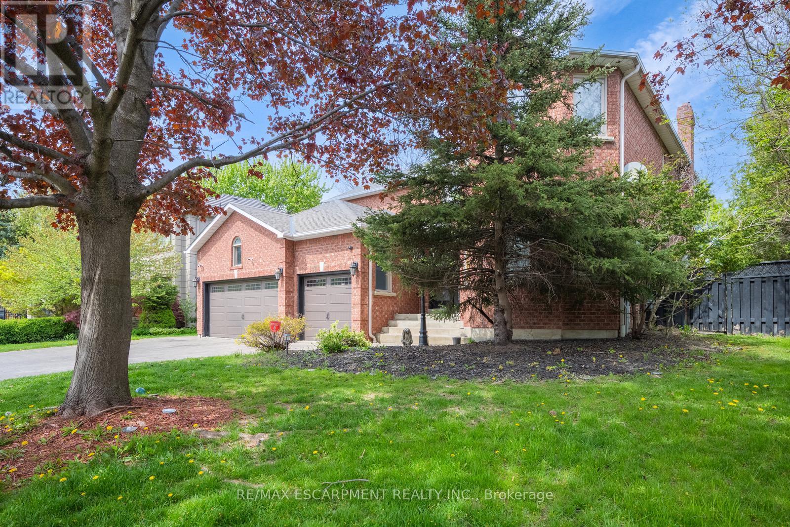 2031 Eckland Court, Mississauga, Ontario  L5L 5W5 - Photo 3 - W12159199