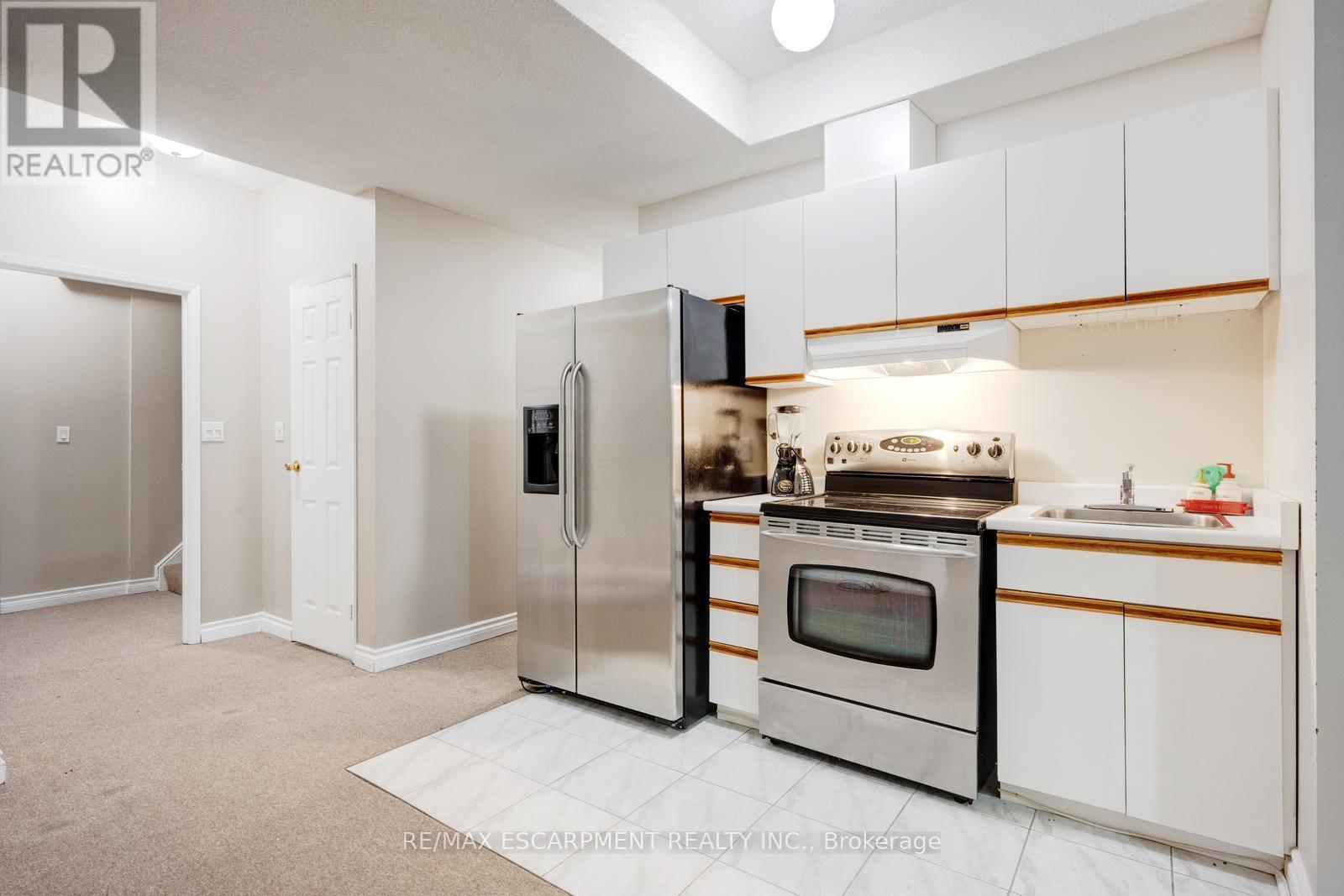 2031 Eckland Court, Mississauga, Ontario  L5L 5W5 - Photo 42 - W12159199