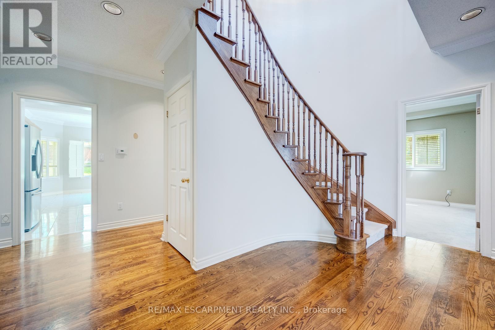 2031 Eckland Court, Mississauga, Ontario  L5L 5W5 - Photo 8 - W12159199