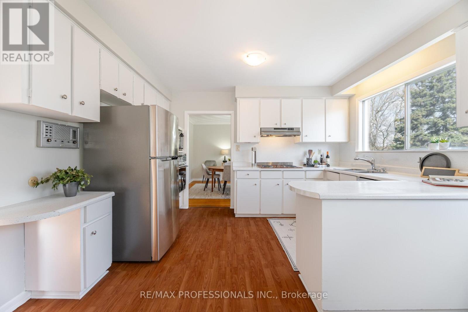 37 Thicket Road, Toronto, Ontario  M9C 2T4 - Photo 12 - W12159201