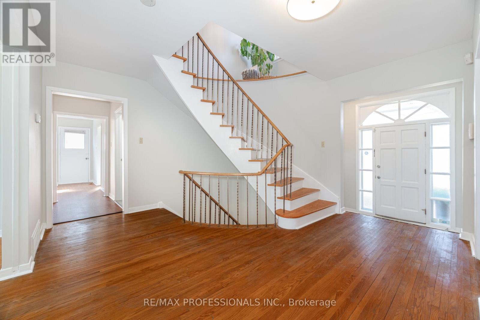 37 Thicket Road, Toronto, Ontario  M9C 2T4 - Photo 19 - W12159201