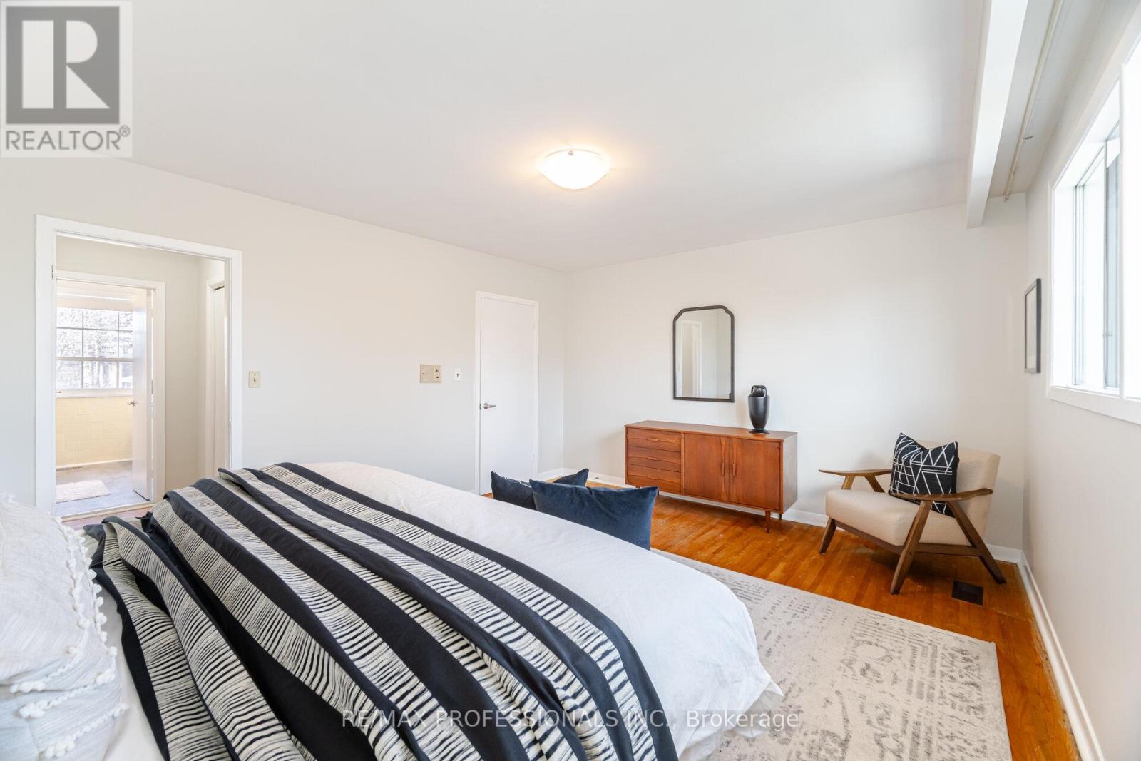 37 Thicket Road, Toronto, Ontario  M9C 2T4 - Photo 22 - W12159201