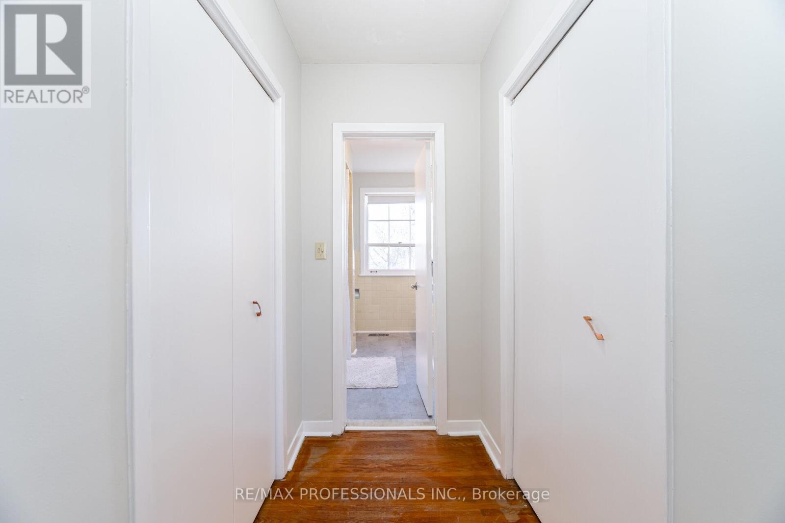 37 Thicket Road, Toronto, Ontario  M9C 2T4 - Photo 23 - W12159201