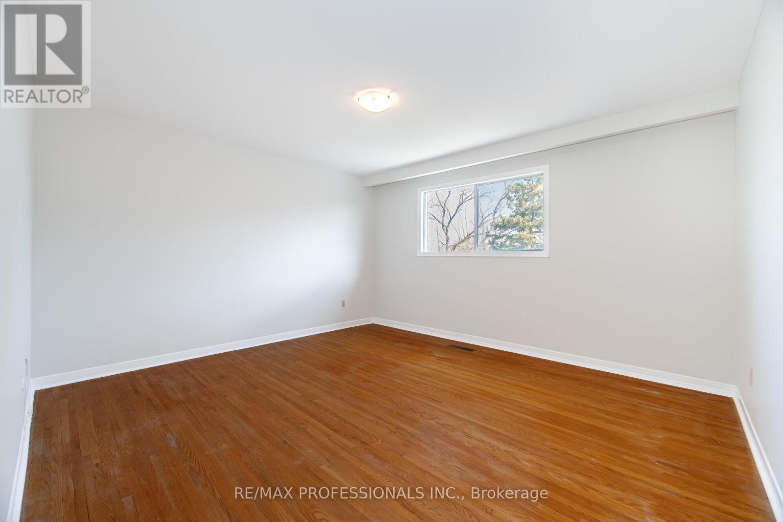 37 Thicket Road, Toronto, Ontario  M9C 2T4 - Photo 26 - W12159201