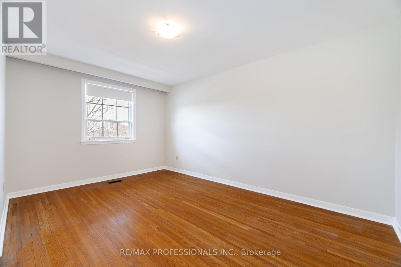 37 Thicket Road, Toronto, Ontario  M9C 2T4 - Photo 27 - W12159201