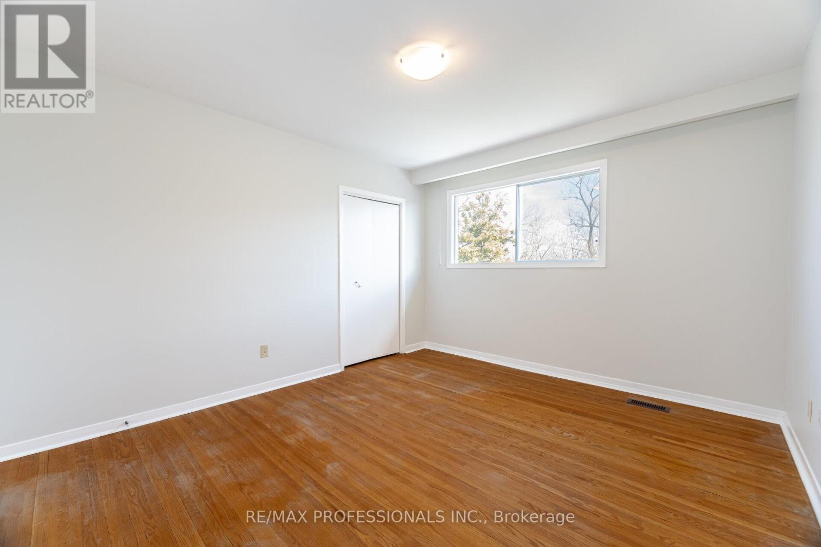 37 Thicket Road, Toronto, Ontario  M9C 2T4 - Photo 29 - W12159201