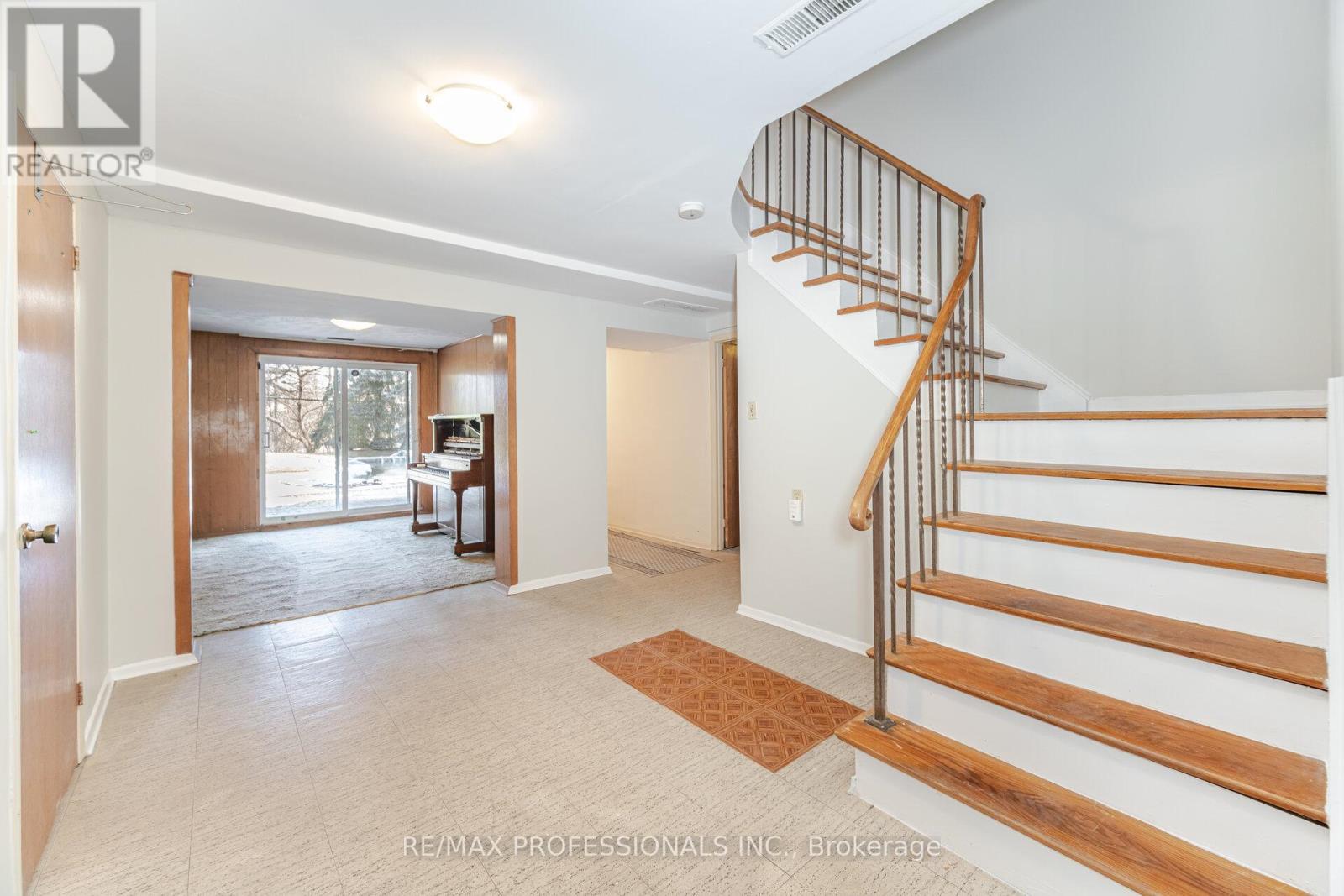 37 Thicket Road, Toronto, Ontario  M9C 2T4 - Photo 33 - W12159201